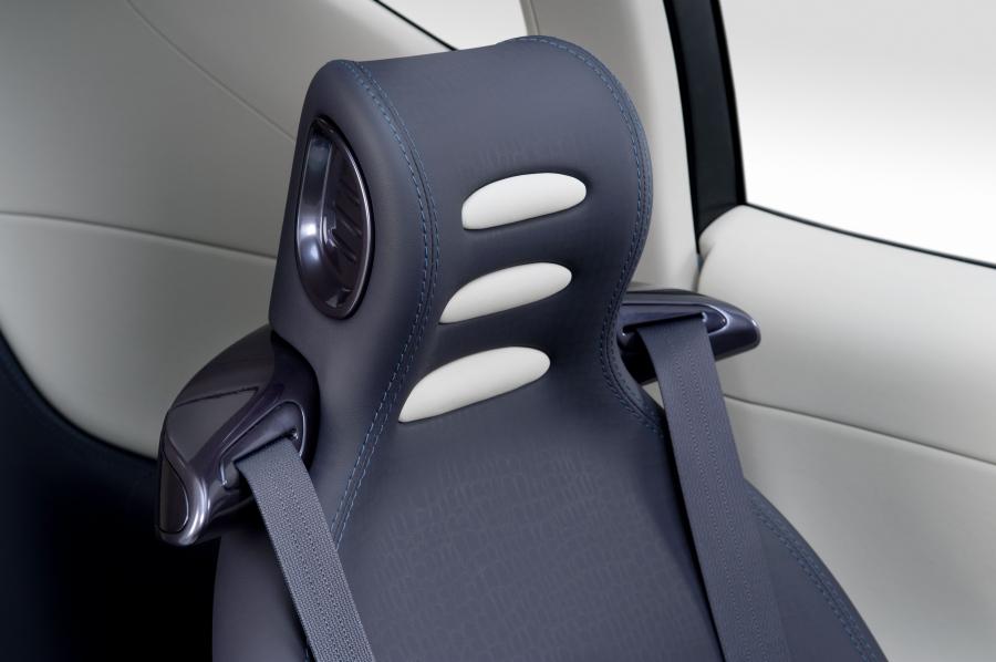  Nissan Land Glider Concept 2009 года  (фото 6 из 28)